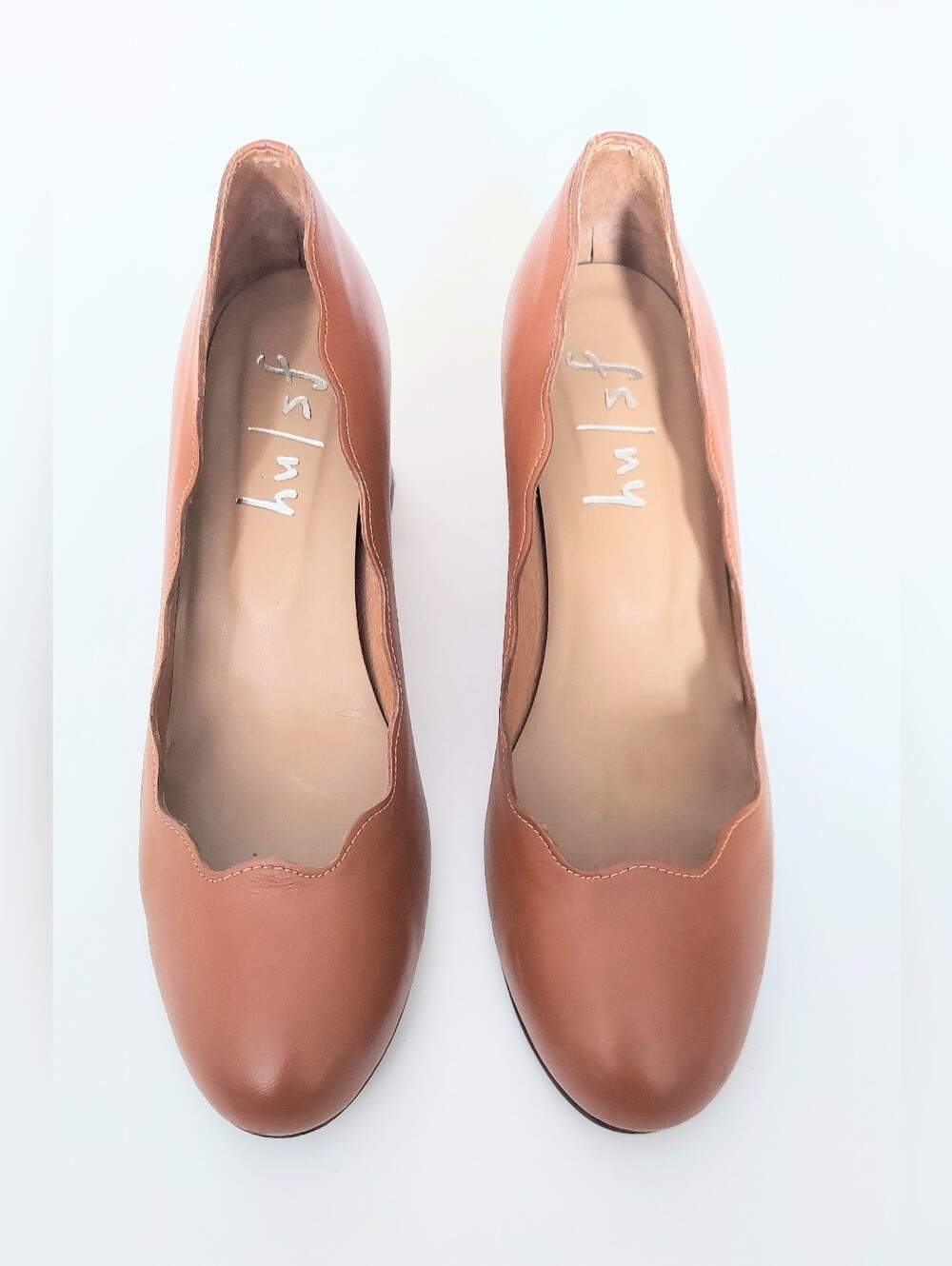 FS/NY Scalloped Edge Leather Block Heels Camel Brown Size 8B - Picture 2 of 8